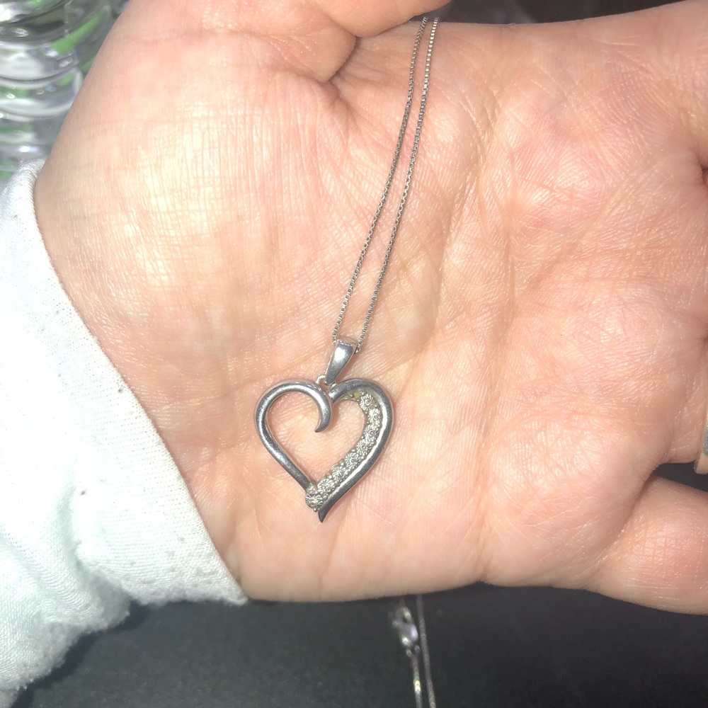 Sterling silver Diamond heart necklace. 1/20ct tw